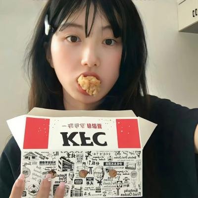 9顶假发的女孩海报