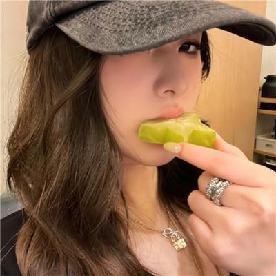 你比星光美丽海报